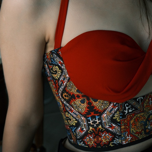 Red Elegance Crop Top - Corset Vintage Tapestry Handmade - Picture 2 of 3